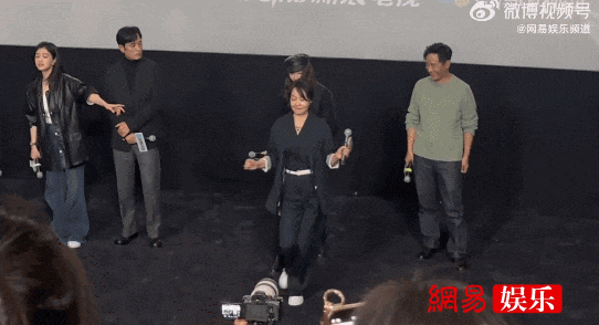 ”拿下代言网友：好歹毒的商战！AG真人地址黄子韬靠“黑眼圈(图23)